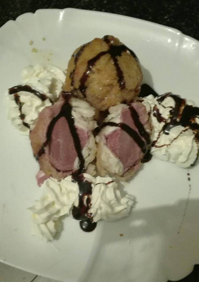 Una foto de Helado frito casero de mora silvestres