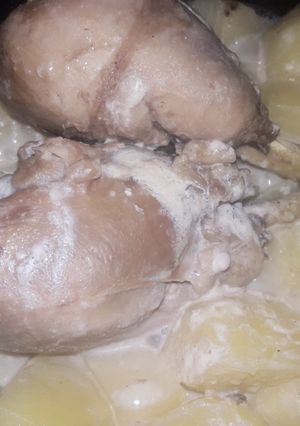 Una foto de Pavo a la crema con papas sin lácteos 🤗