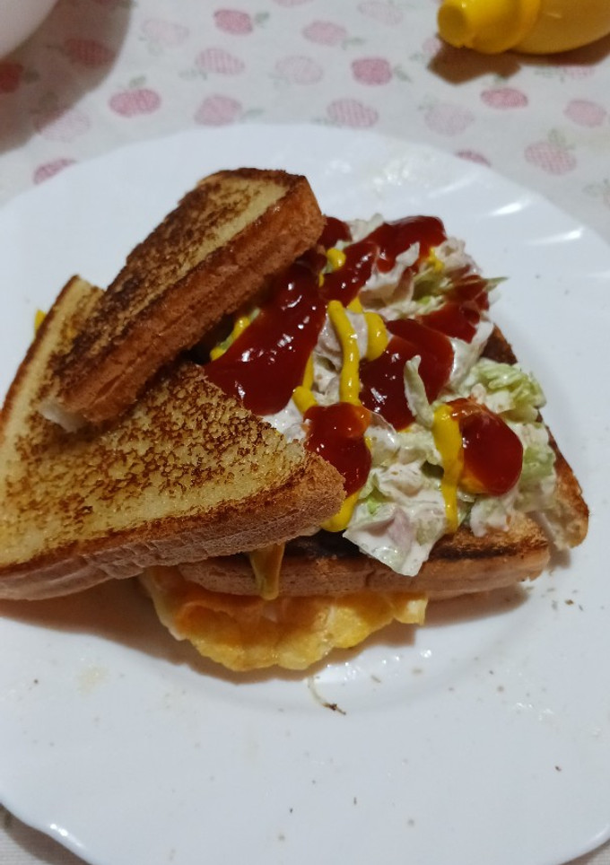 Una foto de Sándwich de ensalada de pollo