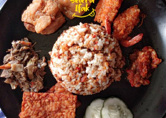 37. Nasi Tutug Oncom ala Ifak (menu komplit)