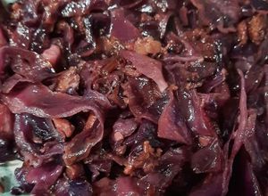 Una foto de Col lombarda con jamón