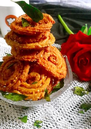 लेफ्टओवर राइस कुरकुरी चकली (rice chakali recipe in hindi) रेसिपी मुख्य फोटो
