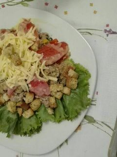 Una foto de Atún con pimientos y salsa holandesa