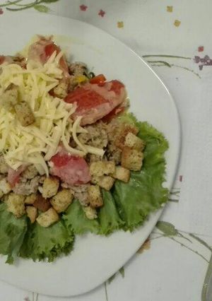 Una foto de Atún con pimientos y salsa holandesa