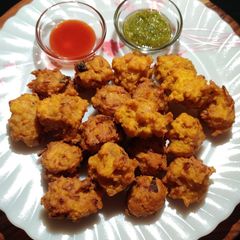 A picture of Leftover Rice Pakoras.