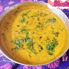 A picture of Methi mutter malai.