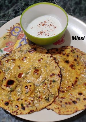 मिस्सी रोटी (missy roti recipe in Hindi) रेसिपी मुख्य फोटो