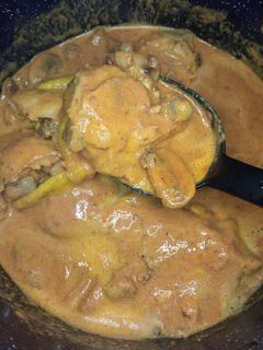 Una foto de Pechuga de pollo en crema de chipotle con champiñones