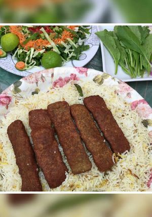 صورة لوصفة كباب ورز على السريع مع سلطتي الجميلة.. 😊😊