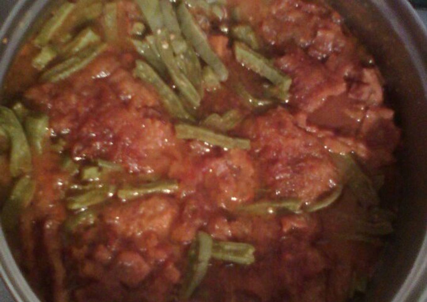 Chicharrón en salsa Roja con Nopales (a mi manera Ivette)