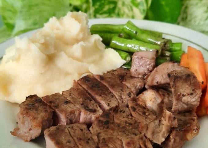 Resep Steak Daging Empuk + Creamy Mashed Potato yang Lezat Sekali
