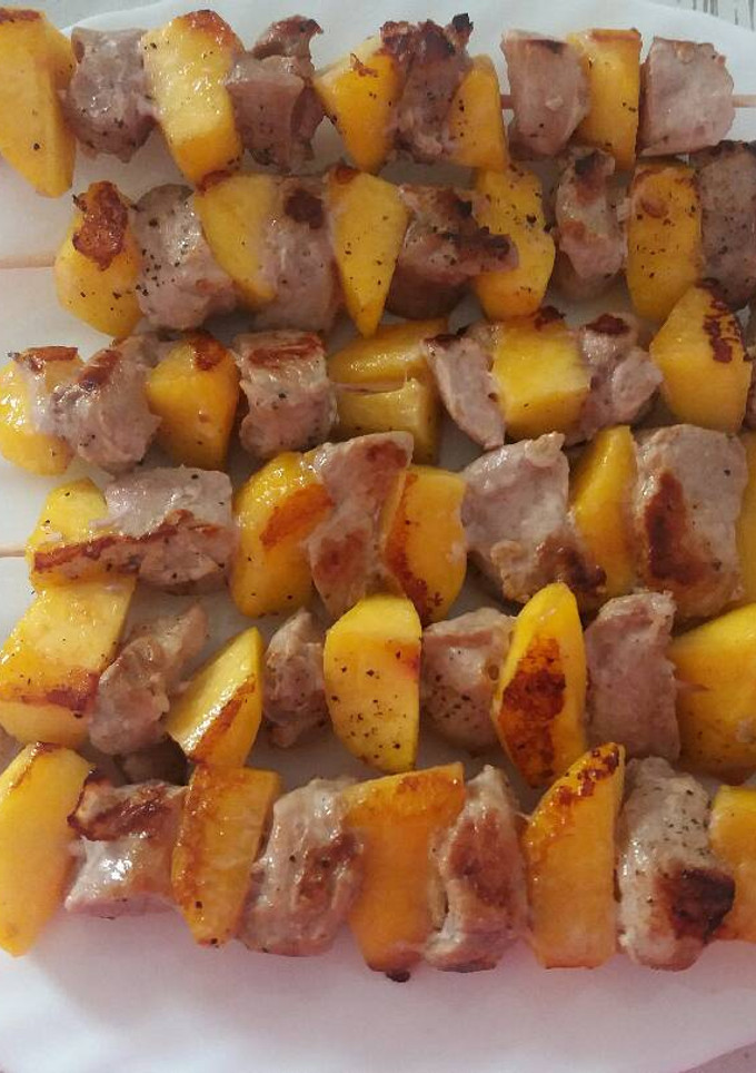 Una foto de Brochetas de solomillo de cerdo y nectarina