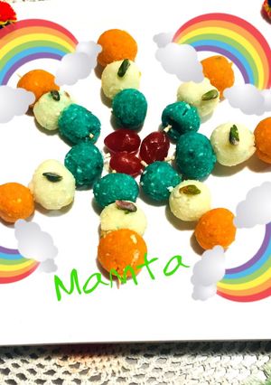 तिरंगे कोकोनट पॉपस (tiranga coconut pops recipe in Hindi) रेसिपी मुख्य फोटो