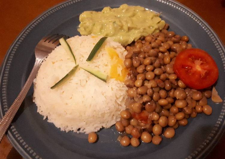 Simple Way to Make Ultimate Pigeon peas served with rice and guacamole