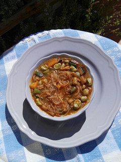 Una foto de Sopa vegana de miso rojo
