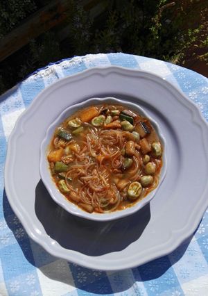 Una foto de Sopa vegana de miso rojo
