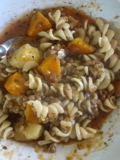 Una foto de Guiso de lentejas con fideos (fácil y económico)