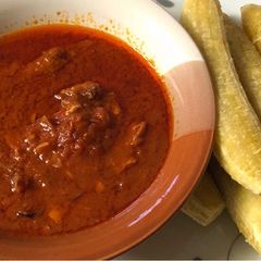 A picture of Tomatoes stew with boiled plantaini.