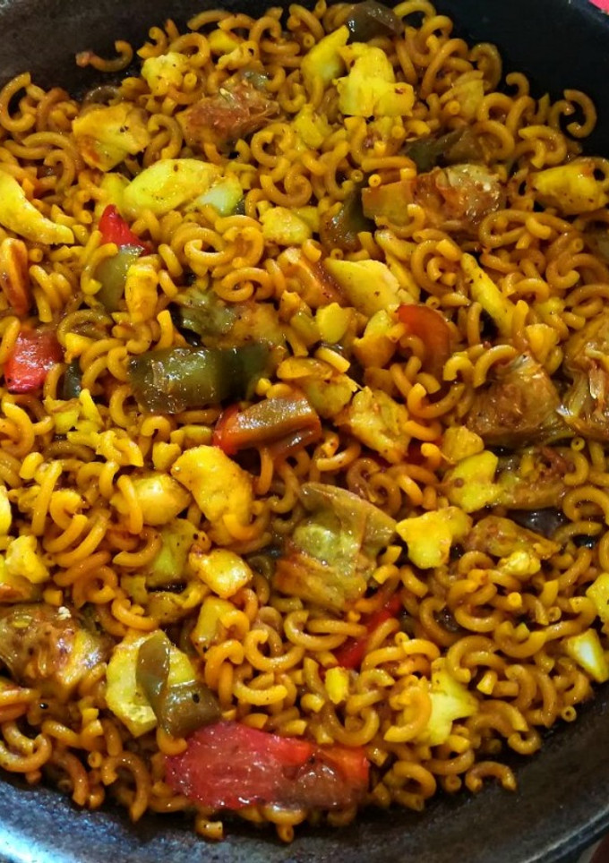 Una foto de Fideuá de bacalao