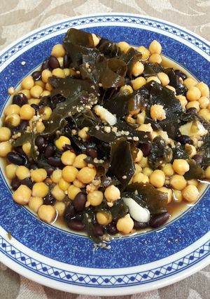 Una foto de Garbanzos con alga veganos