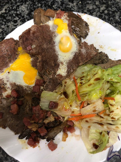 Una foto de 7. Filetes de ternera con huevos de codorniz (principal carne)