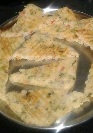 A picture of Rawa pizza sandwiches.