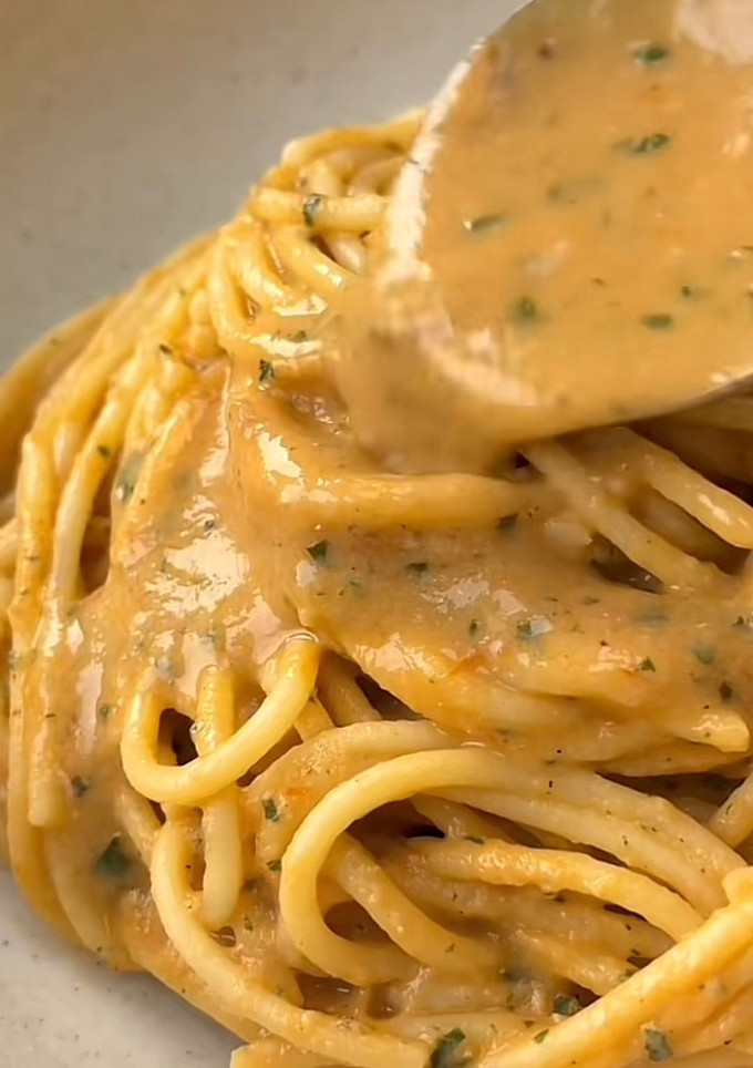 Una foto de Pasta con salsa burrata