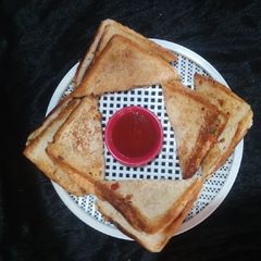 A picture of Onion and tomato sandwich.