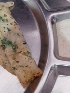 रवा डोसा (Rava Dosa recipe in Hindi) रेसिपी मुख्य फोटो