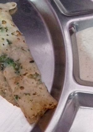 रवा डोसा (Rava Dosa recipe in Hindi) रेसिपी मुख्य फोटो