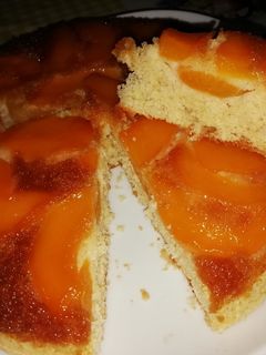 Una foto de Bizcocho con melocotón