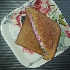 A picture of Stuffed paneer and cheese sandwich.