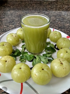 આમળા નું જૂયસ (amla nu Juice Recipe in gujarati) રેસીપી મુખ્ય ફોટો