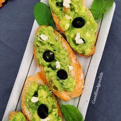 A picture of Basil Guacamole.