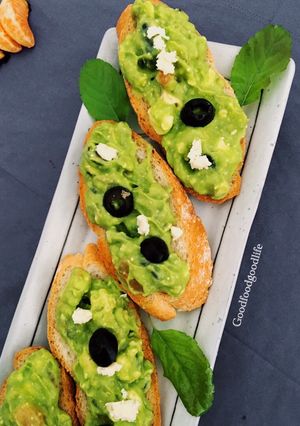 A picture of Basil Guacamole.