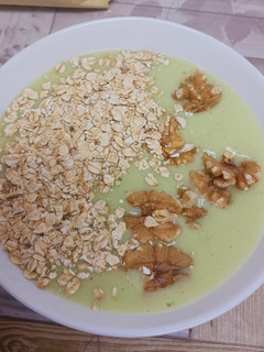 Una foto de Batido de plátano y aguacate