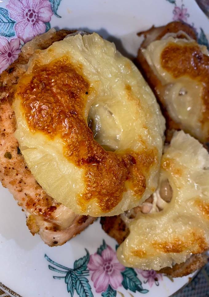 Куряче філе з ананасами