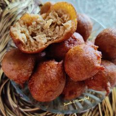 A picture of Ripe banana gulgule/ atte aur kele ke gulgule.