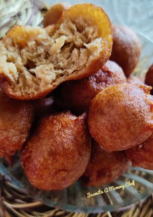 A picture of Ripe banana gulgule/ atte aur kele ke gulgule.