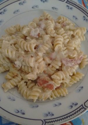 Una foto de Tirabuzón con panceta y queso crema