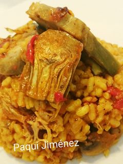 Una foto de Arroz con alcachofas y pollo