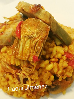 Una foto de Arroz con alcachofas y pollo