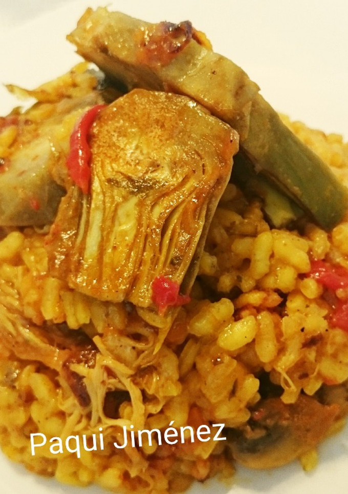 Una foto de Arroz con alcachofas y pollo
