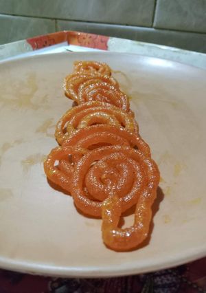 जलेबी(jalebi recipe in hindi) रेसिपी मुख्य फोटो