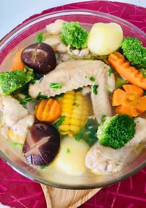 Hình của món Canh gà hầm ngũ quả.