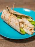 Wrap integral de pollo