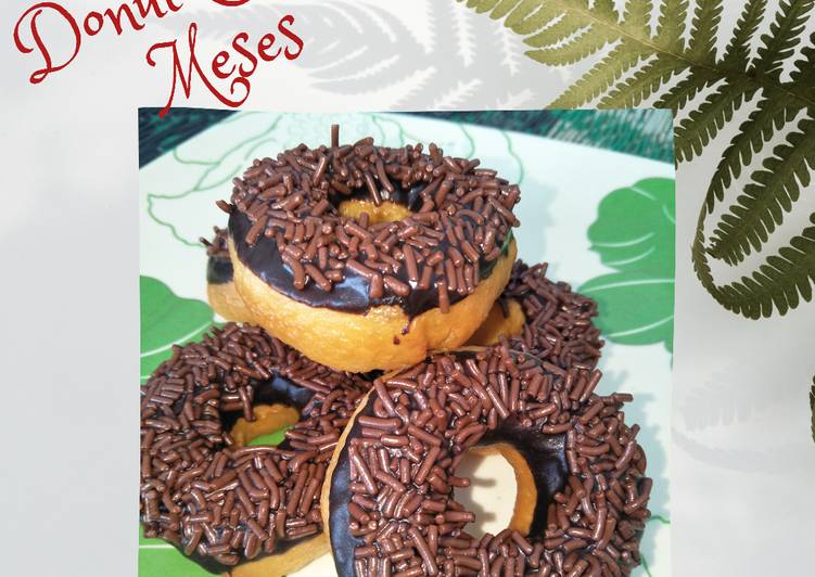 16. Donut Cokelat Meses