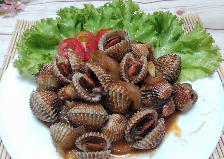 makanan Kerang Dara Saos Tiram Jadi, tidak cukup satu