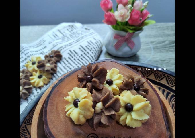 Yuk intip, Bagaimana cara membuat 115. Kue Semprit Bunga sajian Hari Raya yang gurih