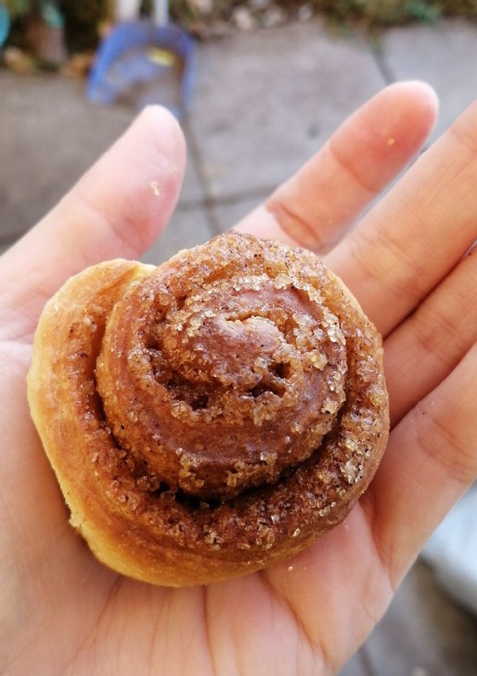 Una foto de Mini rollos de canela sin glass
